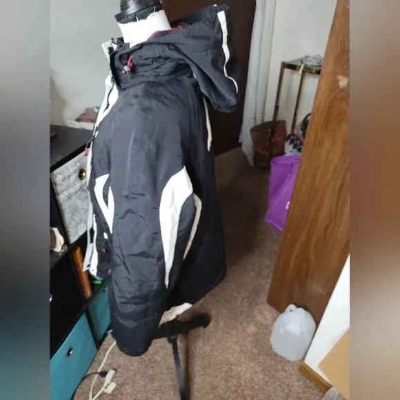 Like New Women's Calvin Klein Performance Winter Jacket - Picture 7 of 9